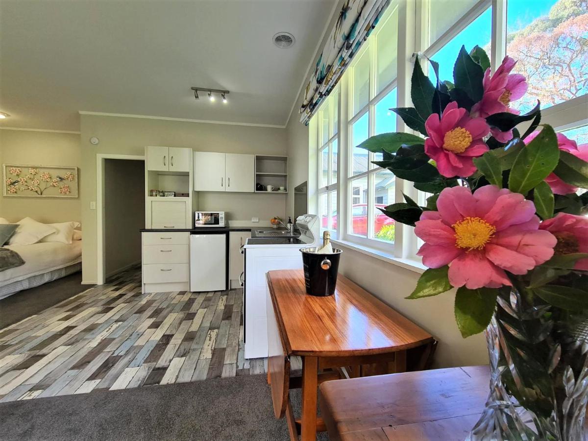 Pyes Pa Studio Apartment Tauranga Bagian luar foto