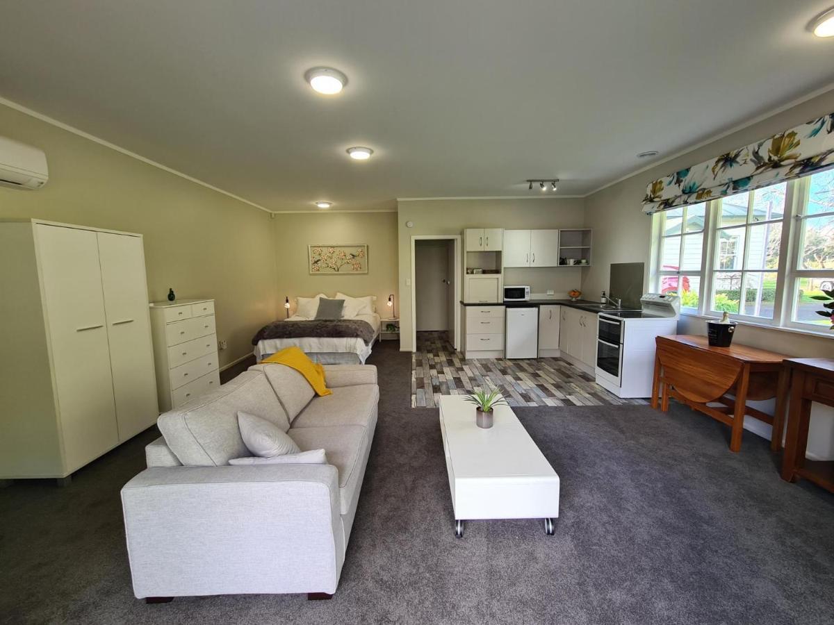 Pyes Pa Studio Apartment Tauranga Bagian luar foto